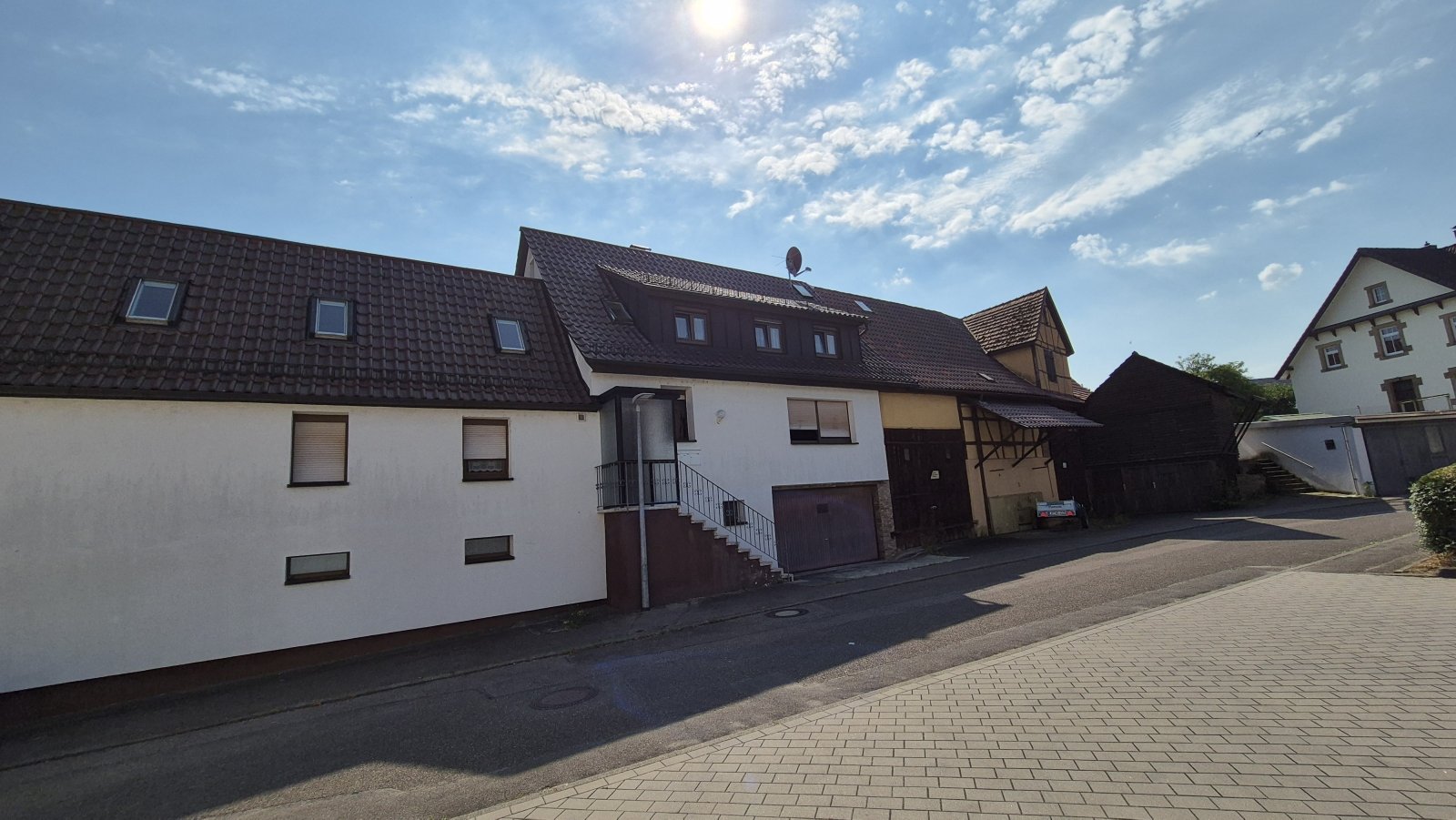 Vielseitiges 3-Familienhaus mit Nebengebäuden – Viel Potenzial für Kapitalanleger oder Handwerker