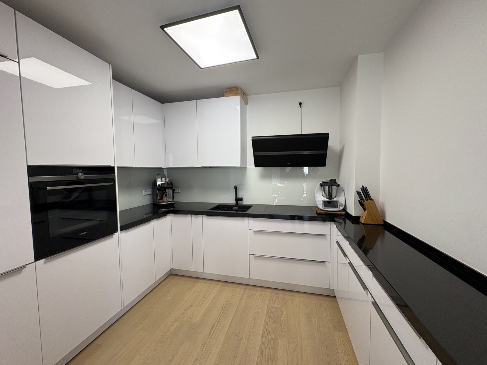 Toplage in Stuttgart-Sonnenberg! Großzügige 3,5 Zi.-EG Wohnung mit Terrasse