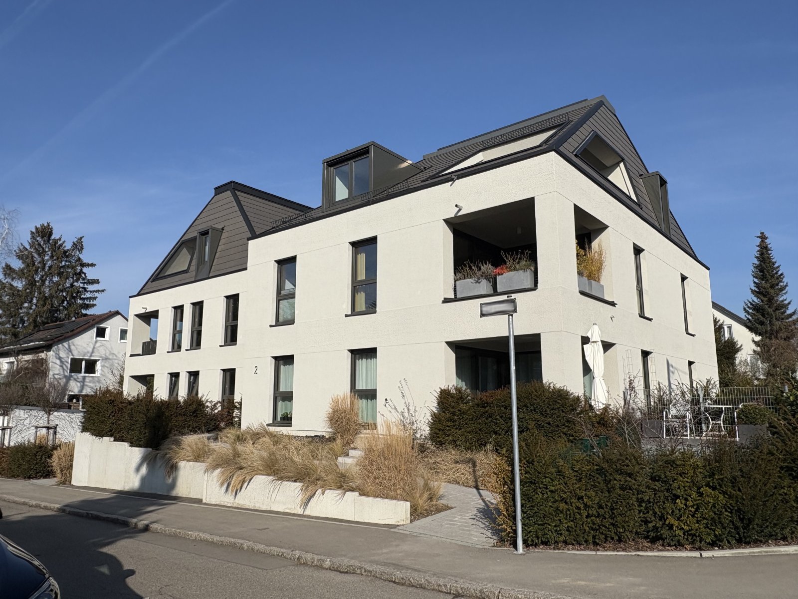 Toplage in Stuttgart-Sonnenberg! Großzügige 3,5 Zi.-EG Wohnung mit Terrasse